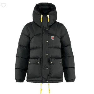 Fjällräven jacka - Säljer min fjällräven jacka xs i herr modell, men är som m i dam