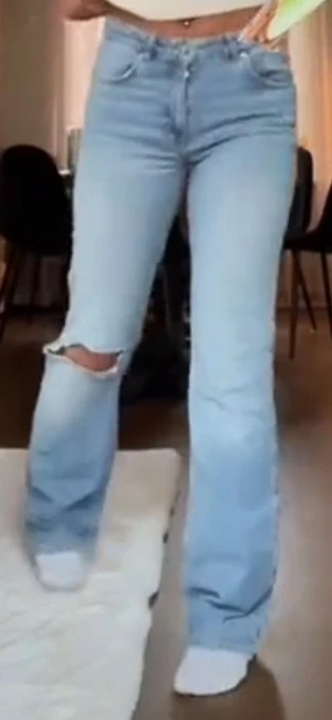 Jeans med slitningar  - Super fina jeans från Gina tricot💕