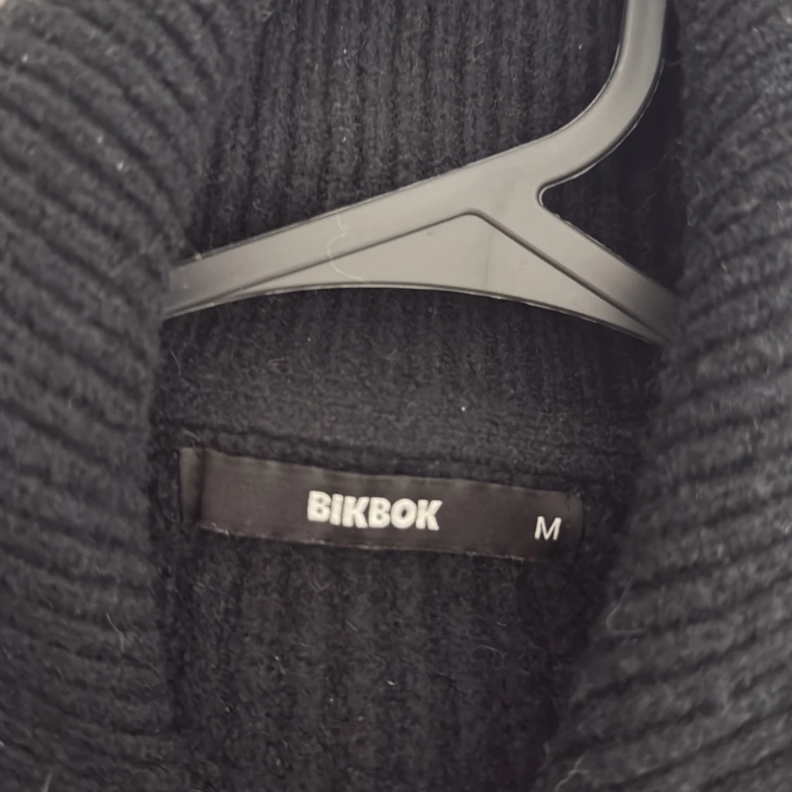 Svart stickad kofta från Bikbok - 1