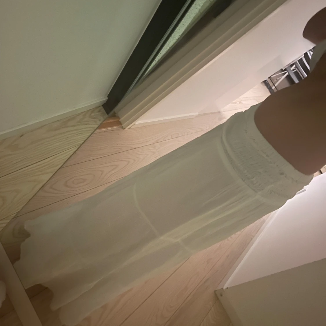 Vit långkjol med smock i midjan 🫰🏼 - 1