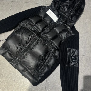 CP Companh Cardigan  - Sjuk CP Cardigan, otrolig varm för vintern extra lager inuti aramarna. Stilig å fräsch för klara av denna sjuka vinter. SKRIV ERAN LÄNGD Å VIKT ALLA STORLEKAR FINNS