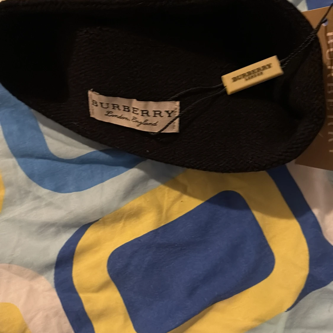 Svart Burberry mössa  - 2