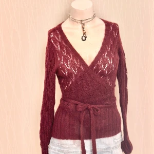 Vinröd omlottkofta i mohair - 60% mohair passar S/M