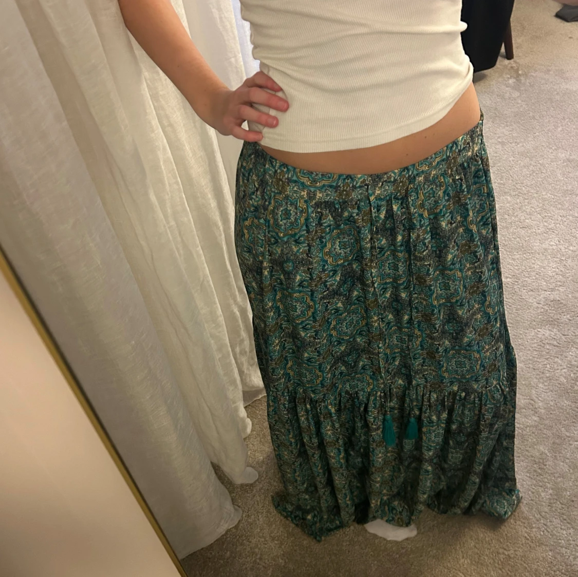 Mönstrad grön långkjol med volang