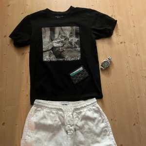 Svart Marziano t-shirt med print - Svart t-shirt från Marziano i storlek M, hör av dig ifall du har fler frågor eller funderingar😊