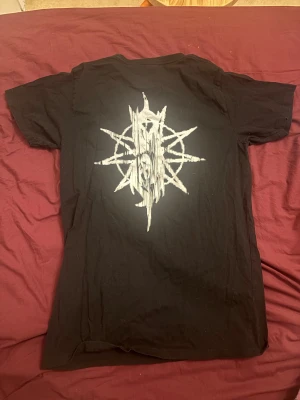 Slipknot Tshirt - Slipknot tröja köpt från camden market i london. Minns ej butiken men den är i storlek S. Skriv om ni har frågor☺️