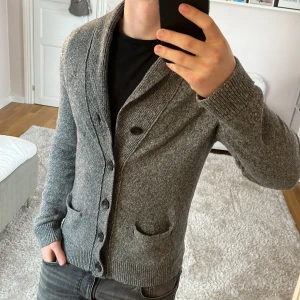 Stilren Cardigan  - Cardigan | Mycket bra skick | Size - L |  Pris 449 | Hör av dig vid minsta fråga eller fundering📩
