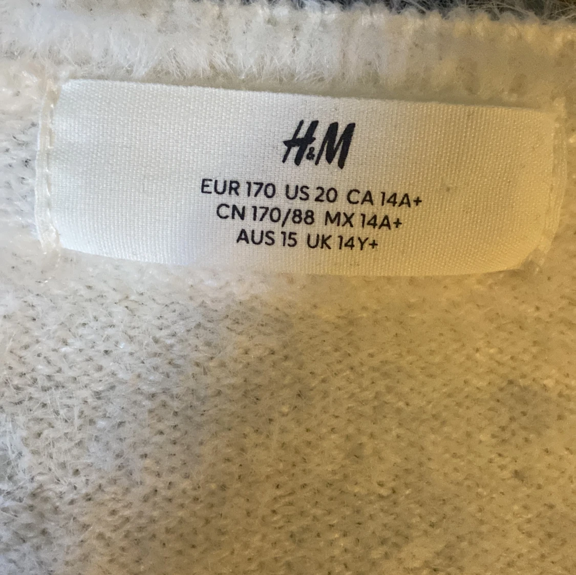 Vit fluffig stickad tröja H&M - 2