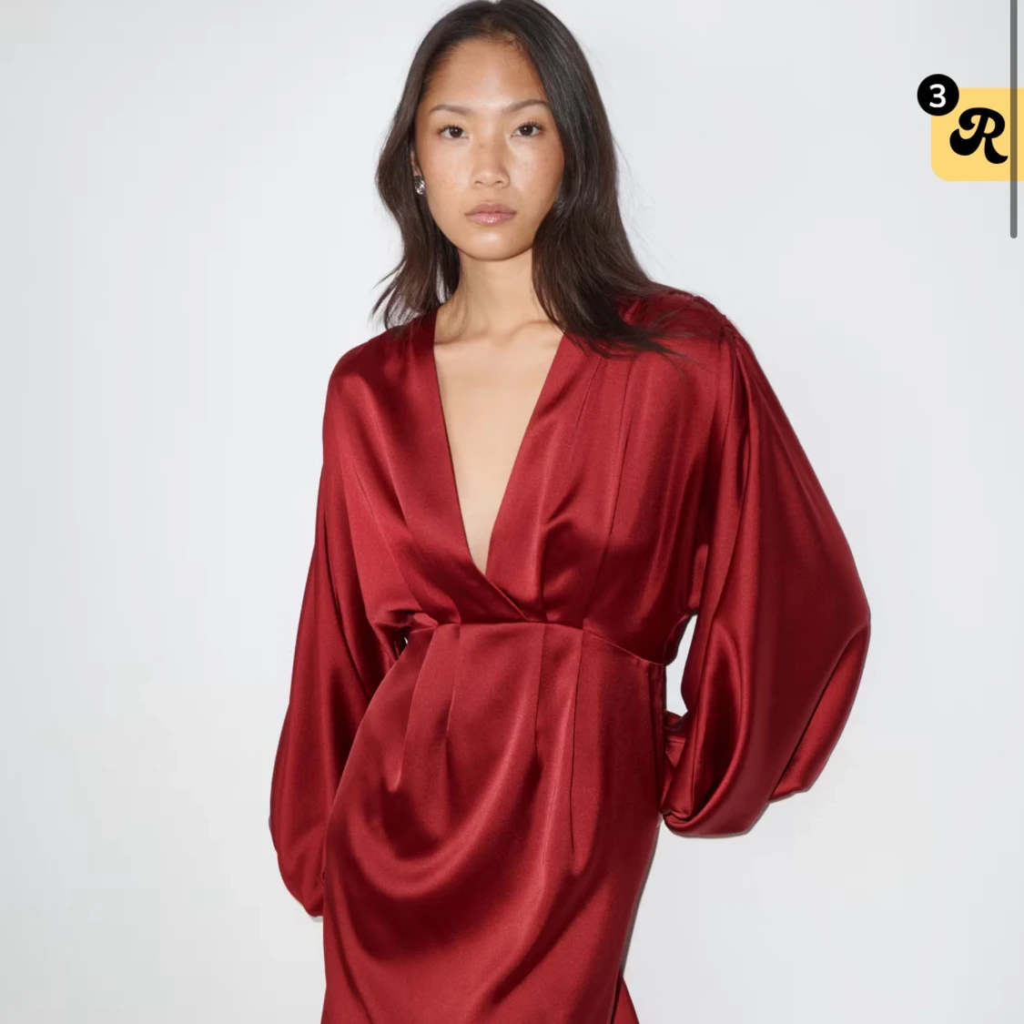 Vinröd långklänning med ballongärm