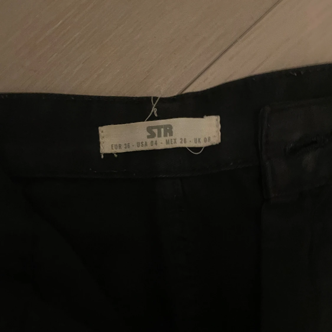 Svarta cargobyxor från STR, stl 36 - 2