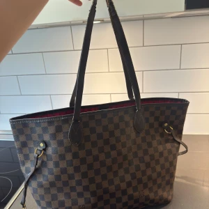 Väska - Fin väska , handtagen slitna se bild 