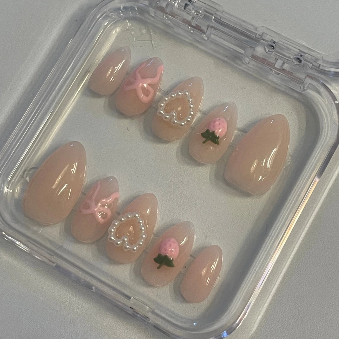 Söta press-on naglar med jordgubbar & rosetter - 2