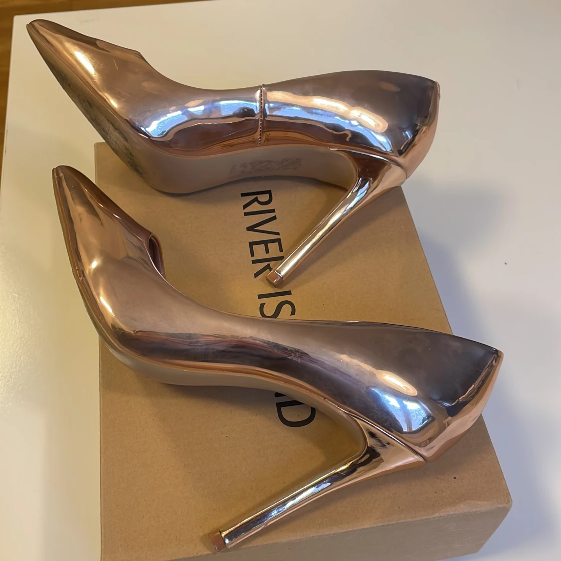 Metallic roséguld pumps River Island - 1