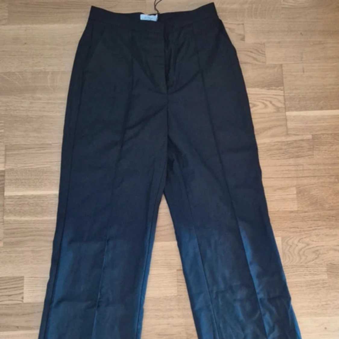 Svarta kostymbyxor Misslisibell x NA-KD