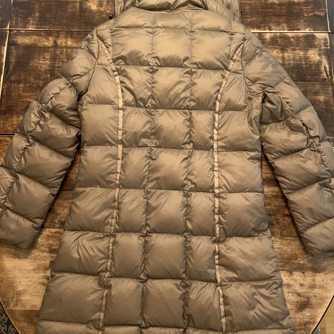 Beige lång dunjacka från Junge, stl M - 1