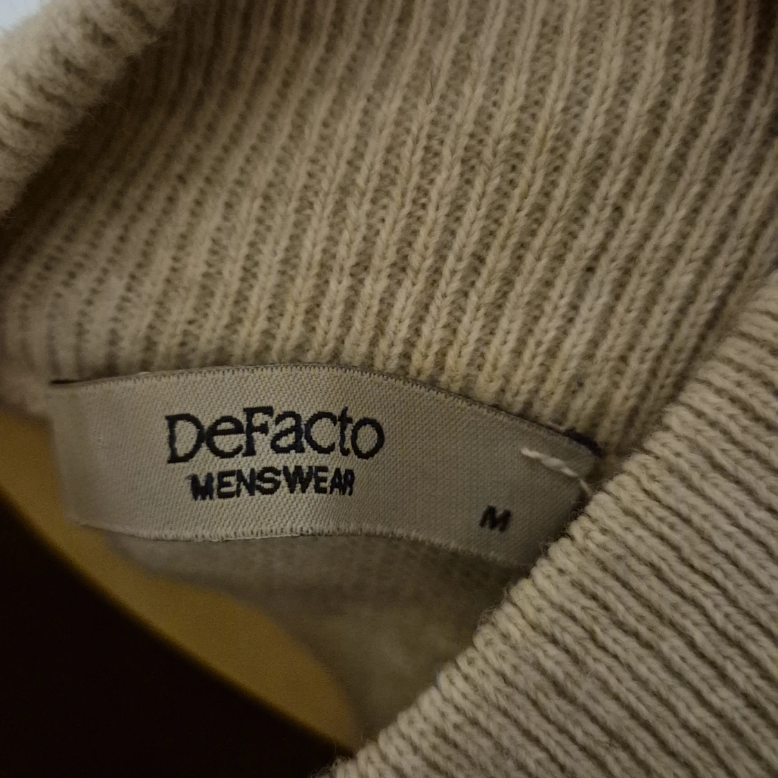 Beige polotröja från DeFacto M - 2