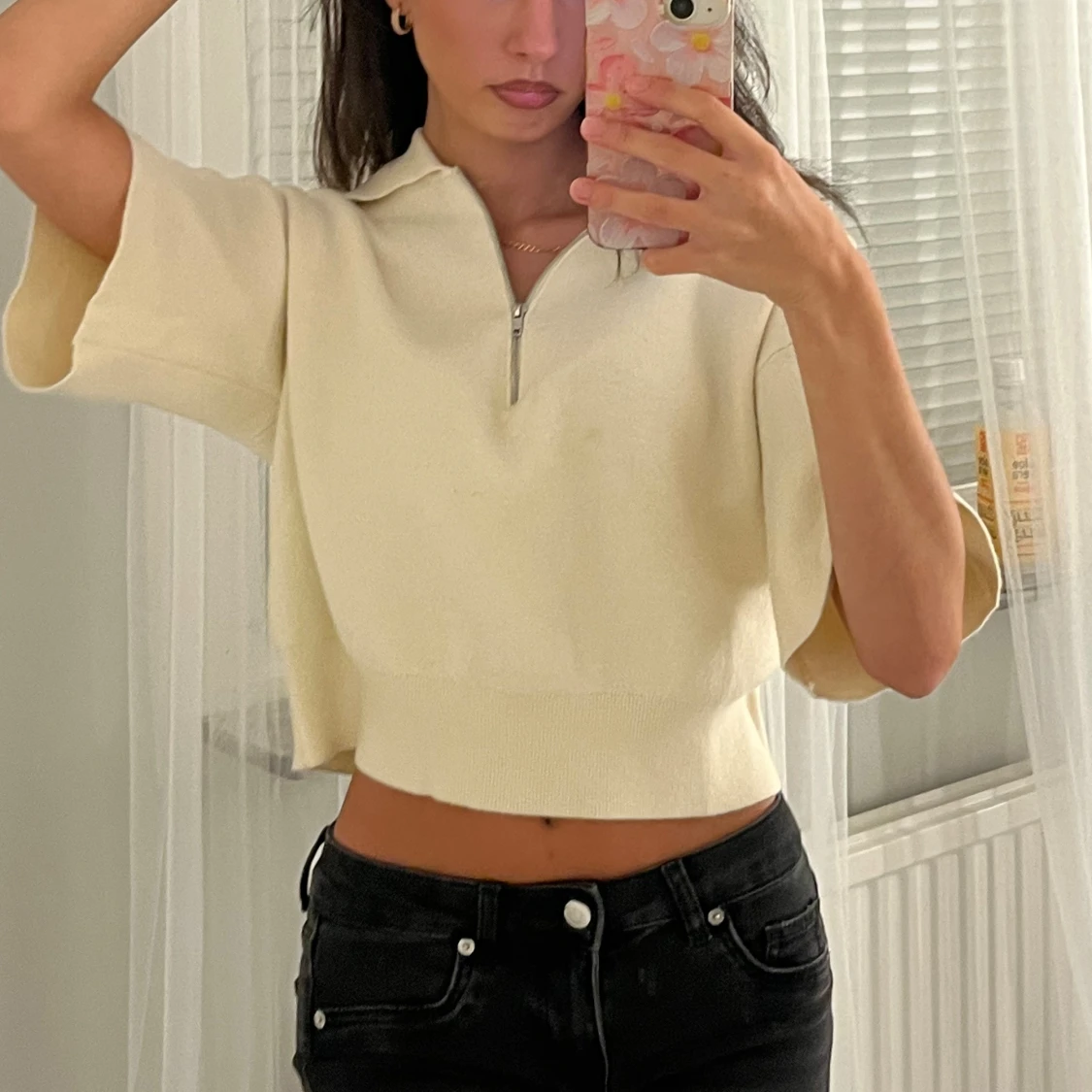 Ljusbeige croppad tröja