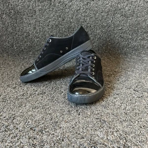 Lanvins glans - Säljer eller byter mäst ute efter byte mot skor i st 41-42