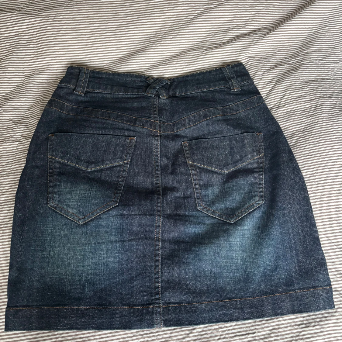 Mörkblå jeanskjol från Lindex - 1