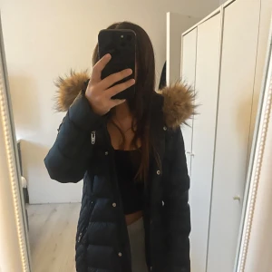  Rockandblue jacka dam - Säljer denna rockandblue jackan eftersom att det inte kommer till användning längre, den är som helt ny är i storlek xs men kan passas som s.