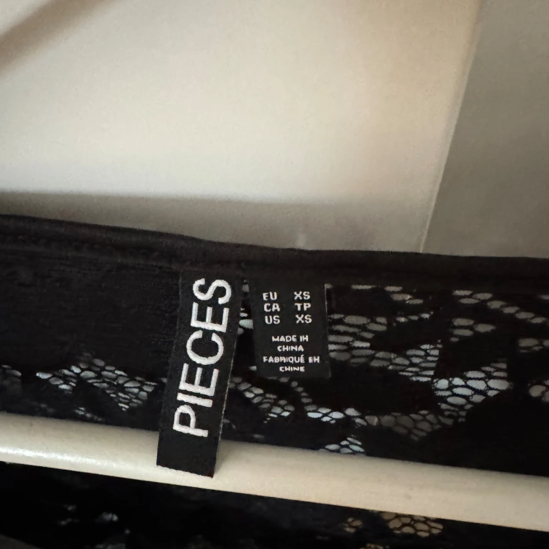 Svart spetsblus från Pieces XS - 2