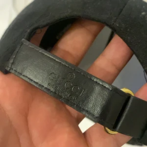 Svart GG keps - Skriv för mer bilder pris är ej fast om de handlar om en snabb affär