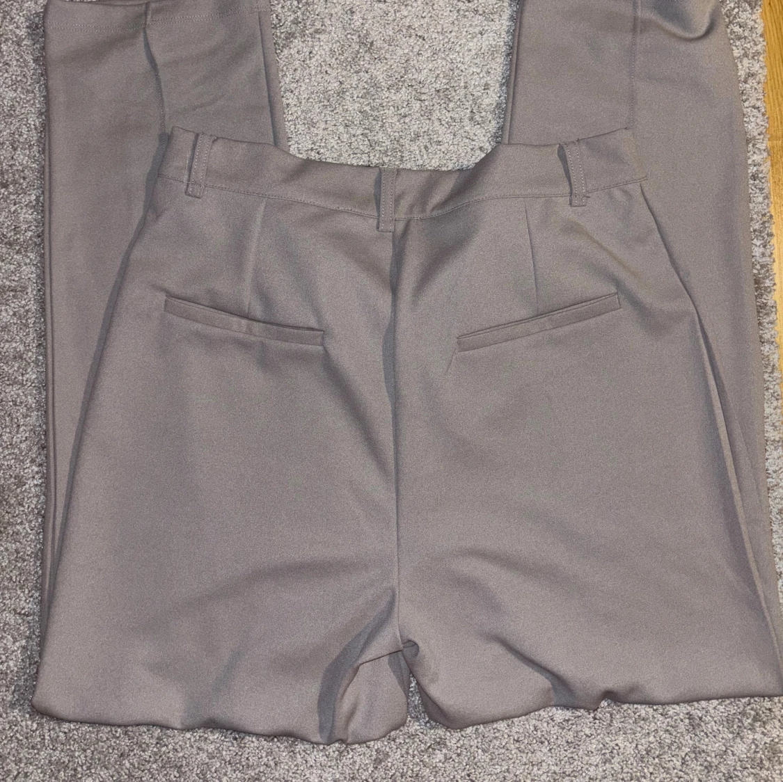 Gråa kostymbyxor  - 3