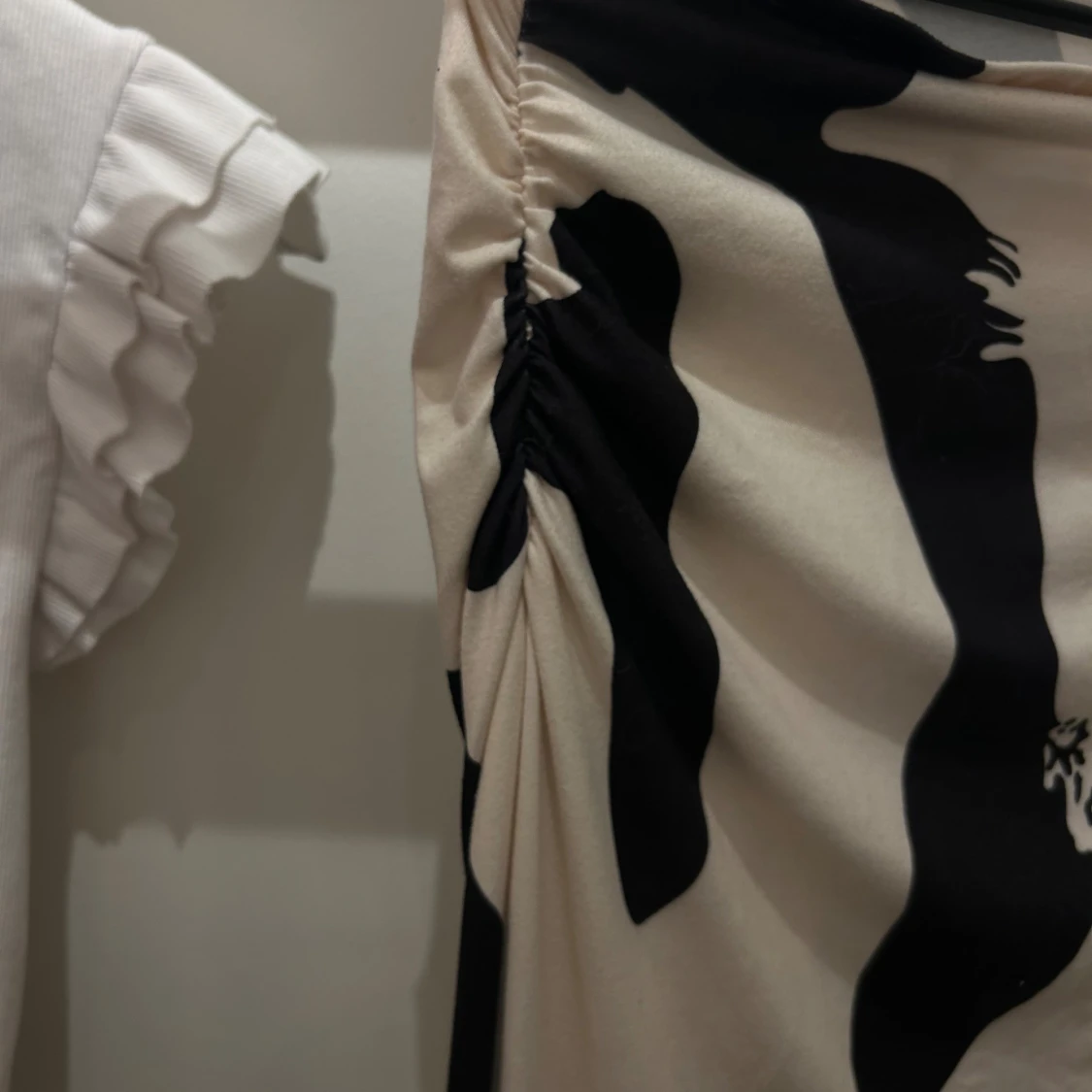 Beige långkjol med svart zebramönster - 3