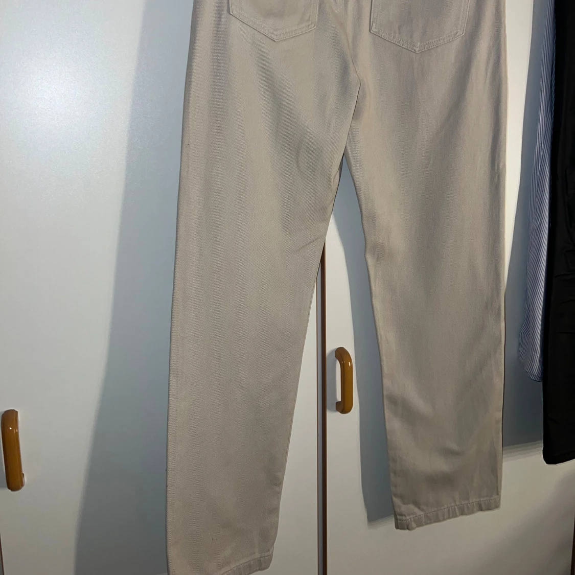 Beiga byxor med knyt från NLY Trend - 4