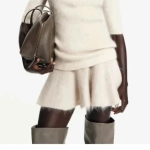 Mohair  kjol från H&M Edition - Super snygg kjol från hm i mohair 🤩perfekt till hösten 🍂🍁