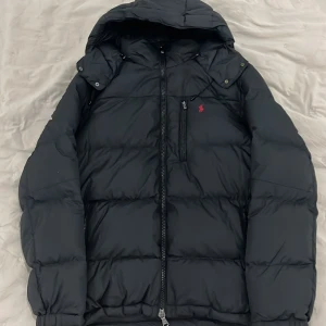 Ralph lauren winter jacka - RL Vinterjacka helt ny i svart färg,