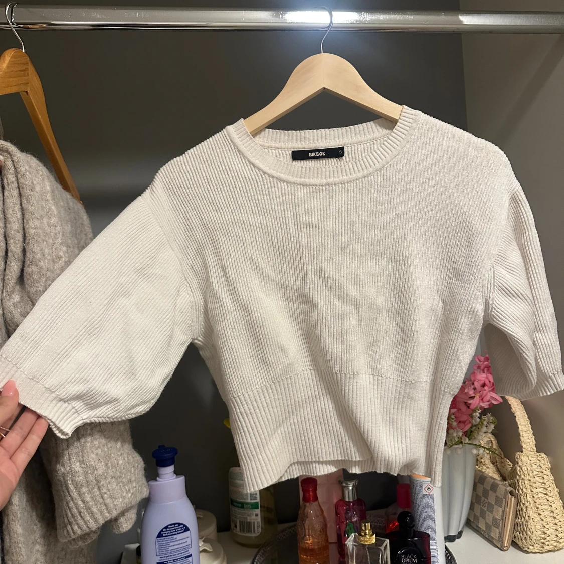 Vit ribbad topp från Bik Bok