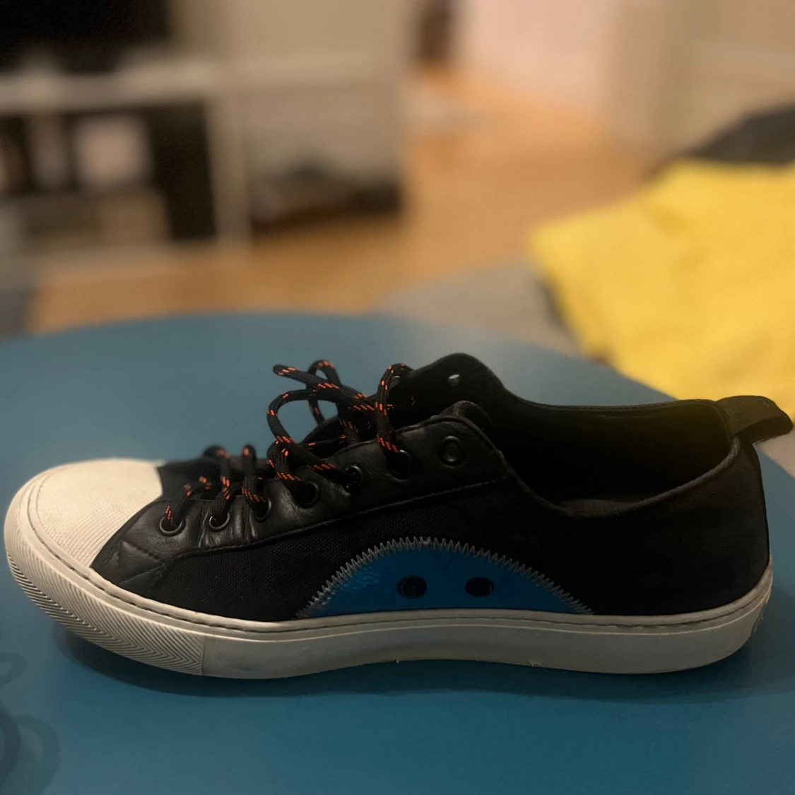 Louis Vuitton sneakers med färgdetaljer - 3