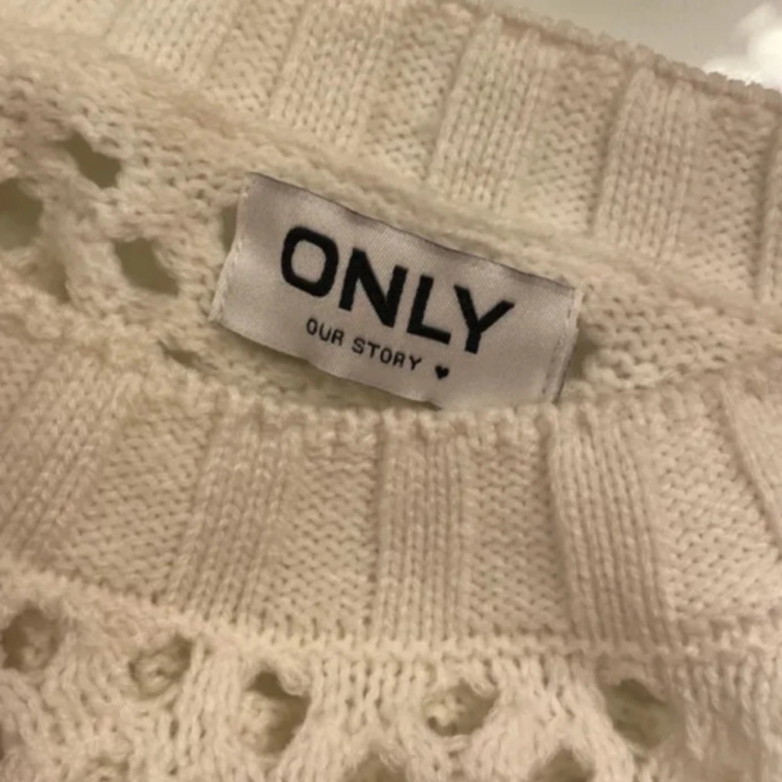 Vit croppad stickad tröja från ONLY - 2