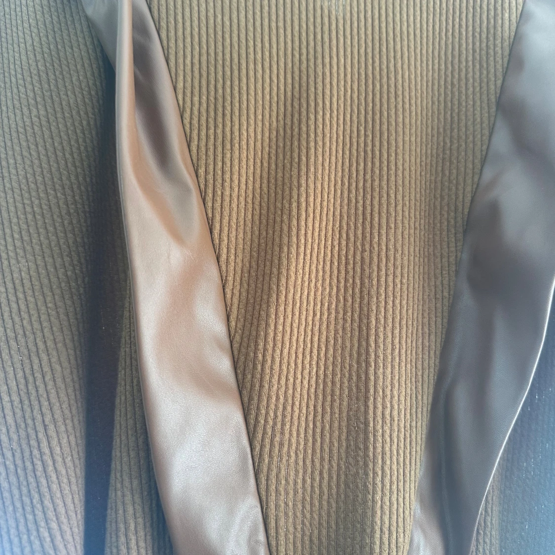 Brun långklänning med bälte - 1