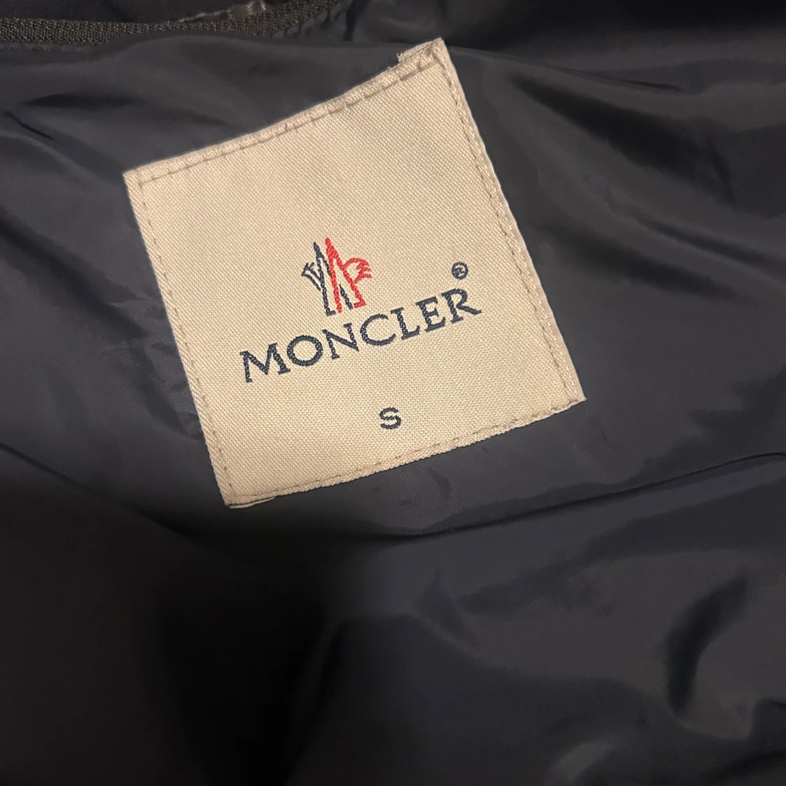Svart pufferjacka från Moncler S(BUD) - 2