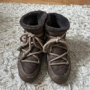 Inuikii  - Perfekta vinterskor blir inte lika förstörda som uggs. Nypris 2800kr 