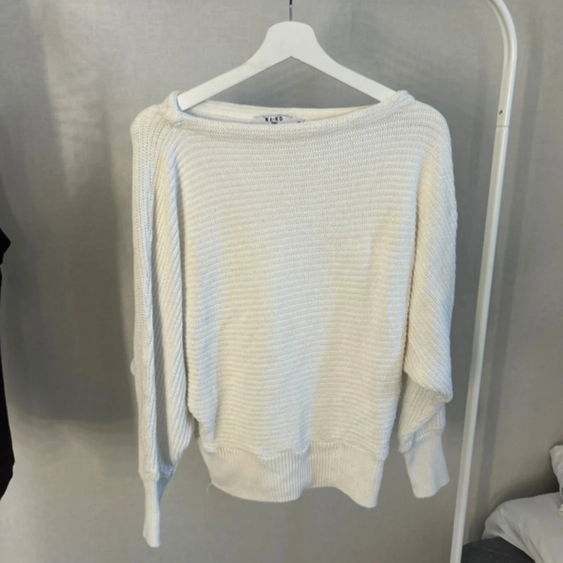 Vit stickad tröja från NA-KD XS