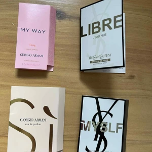 Fyra parfymprover från kända märken - Upptäck fyra exklusiva parfymprover: My Way (1.2 ml), Sì, Libre L'Eau Nue och MYSLF. Perfekt för dig som vill testa nya dofter från Giorgio Armani och Yves Saint Laurent. Smidiga att ta med och prova när du vill🩷🩷Libre är 2 ml. Alla de andra 3 är 1,2 ml