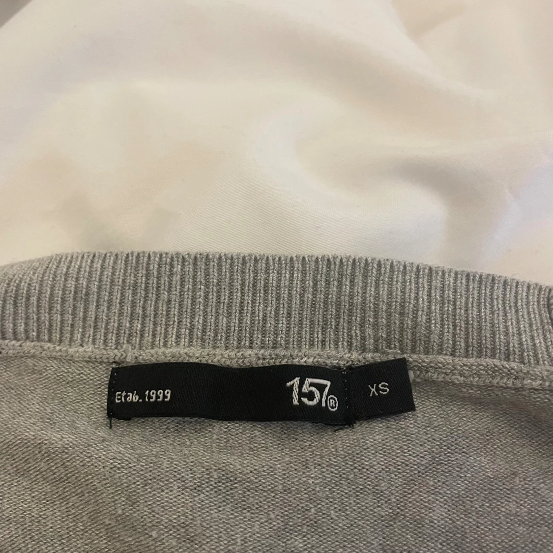 Grå croppad topp från 157 - 2