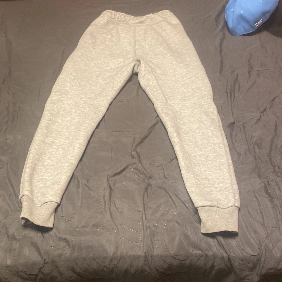 Grå nike tech mjukisbyxor - 1