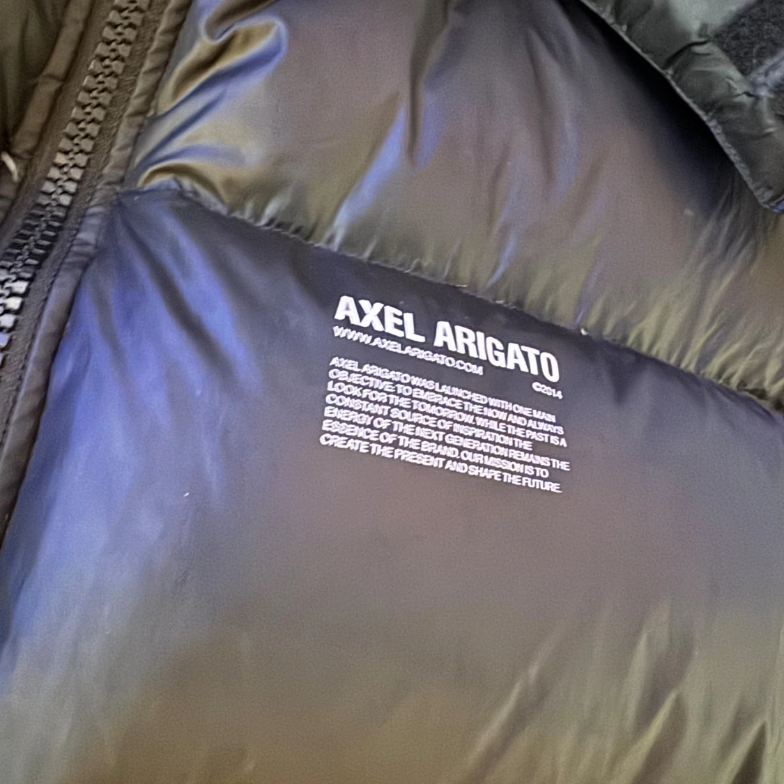 Svart pufferjacka från Axel Arigato - 2