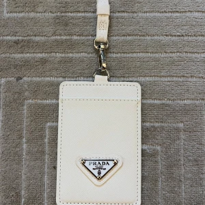 Prada nyckelband - Aldrig använd, pris kan diskuteras 