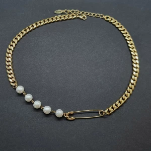 Handgjort halsband  - Material-rostfritt stål.  Längd-40cm-45cm