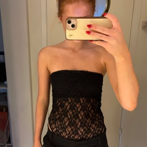 Svart body från berskha M - Säljer denna body i storlek M från berskha, som funkar att ha även om man har storlek XS/S. Har använt toppen en gång