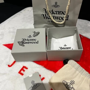Vivienne Westwood | Unisex silver earrings - ✅ Perfect condition  – Brand new, never worn  💯 100% Authentic products only 📦 Fast shipping ♻️ Shop sustainably, look sharp.  REMINDER: Items can be used and please note that we only resell used clothes we buy online (some are brand new).   We will always tell our customers before buying if item has stains or is damaged. Returning is always possible  Bought in here. If you have anything authentic to sell, let us know because we also buy and sell on here🙂  Thank you!