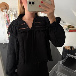 Svart blus  - Fin svart blus från HM💕