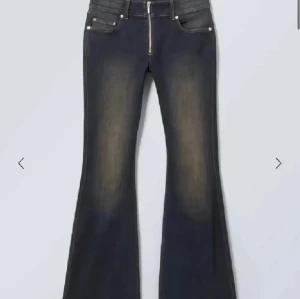 Weekday Bootcut jeans  - Snygga mörkblå bootcut jeans med dragkedja! Endast testade!❣️❣️