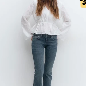 Slutsålda Gina Jeans  - Strl 34 slutsålda av dessa snygga jeans, nypris 500 kr och har prislappar kvar 