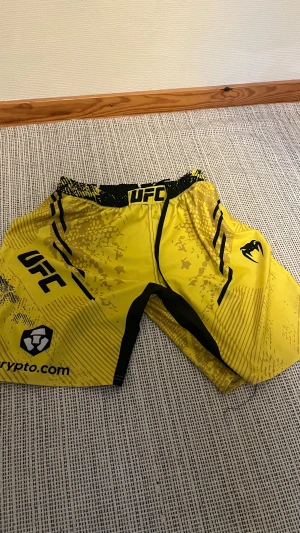 Ufc Venum Gula shorts storlek XL/L - Gula Ufc shorts som nya Storlek XL/L